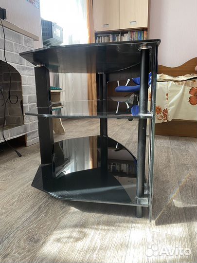 Стеклянная тумба под тв