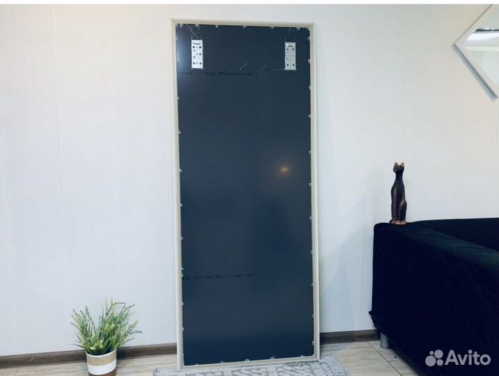 Зеркало в белой раме