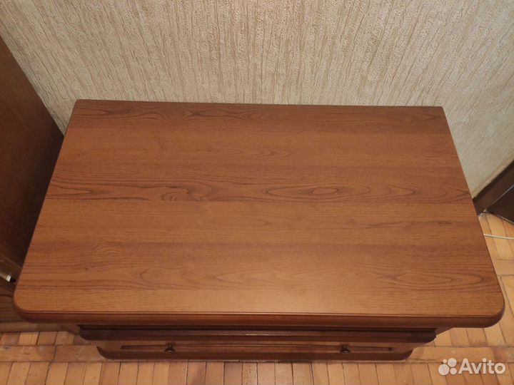 Тумба под телевизор из массива дуба