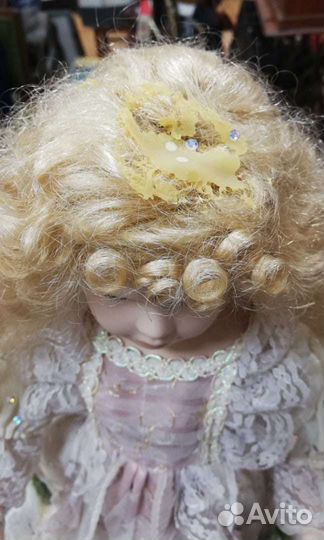 Кукла интерьерная фарфоровая на подставке, 40см