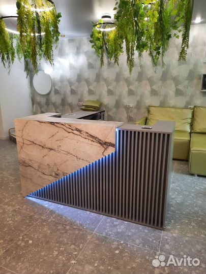 Стойка ресепшн