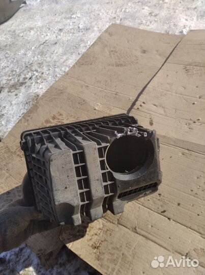 Корпус воздушного фильтра с дефектом Peugeot 307