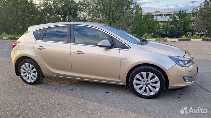 Opel Astra 1.6 МТ, 2011, 120 000 км