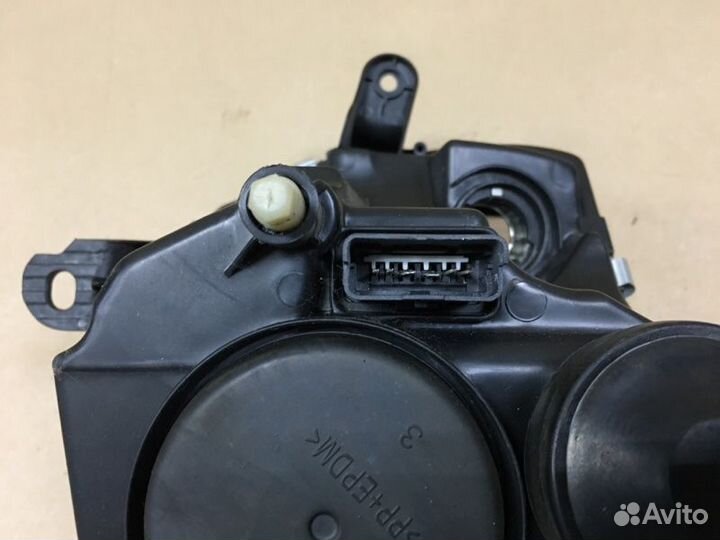 Фара передняя правая Renault Logan 2