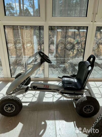 Детская педальная машина