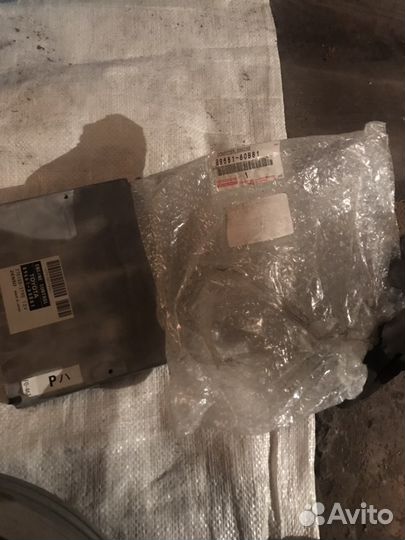 Блок управления двигателем / компьютер 89661-60B81