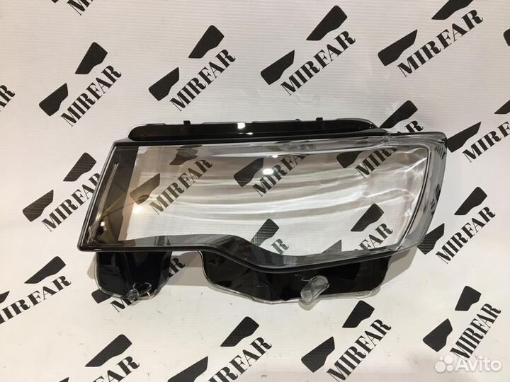 Левое стекло фары Jeep Grand Cherokee WK2 2013-н.в