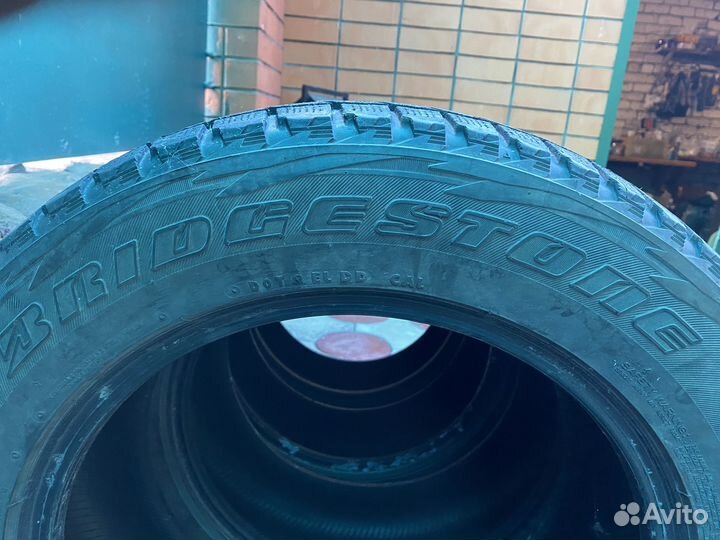 Bridgestone Blizzak DM-V1 235/60 R17