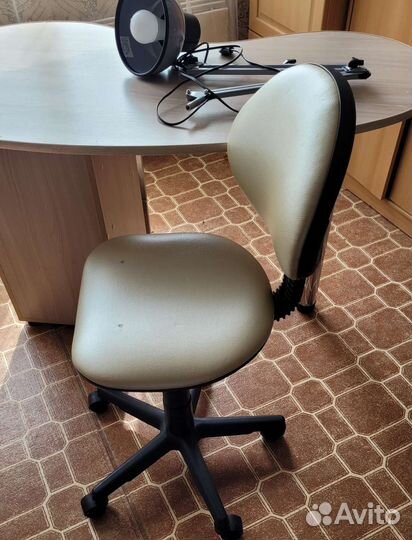 Столик маникюрный