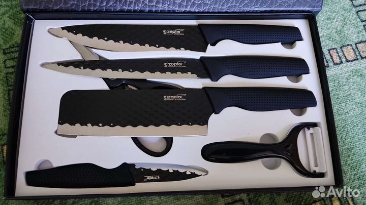 Кухонный набор. Ножи, овощечистка, ножницы