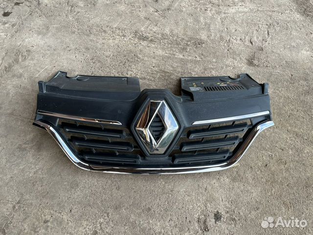 Решетка радиатора Рено Логан 2 Сандеро целая
