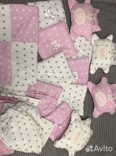 Бортики и постельное белье в кроватку