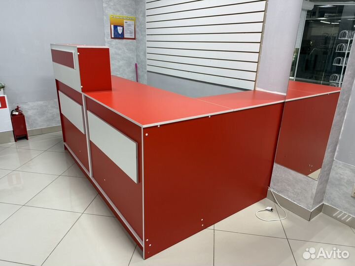 Офисный стол