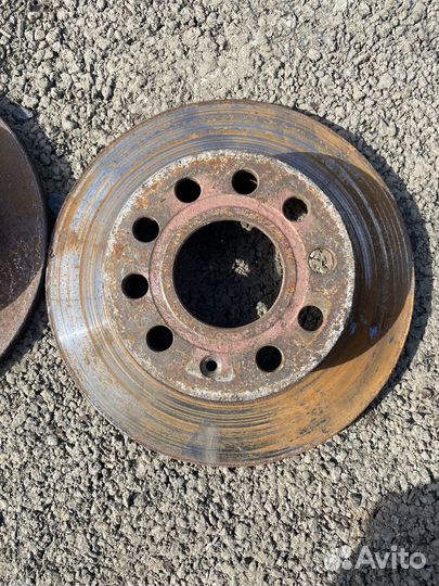 Тормозные диски задние Golf 6