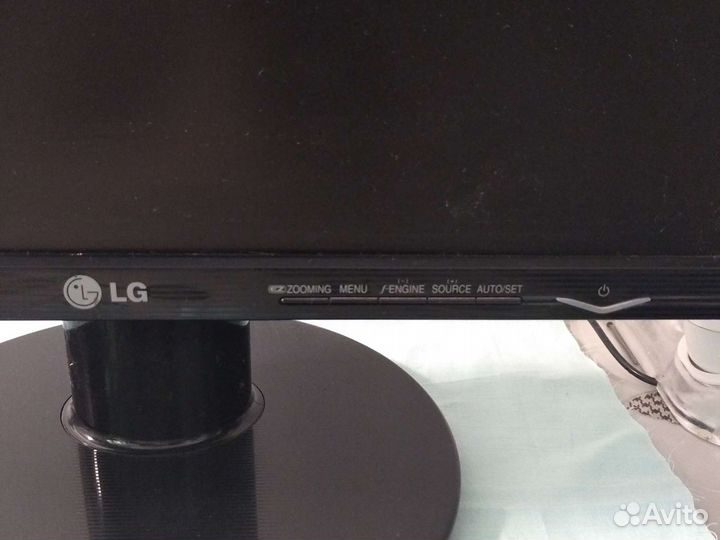 Монитор LG 20