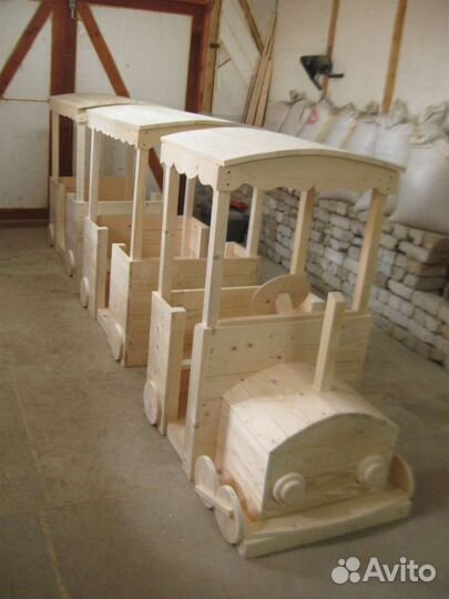 Паровозик деревянный для детской площадки