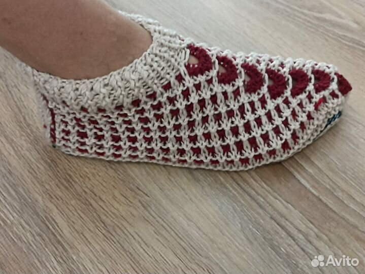 Теплые вязаные носки,тапочки.Вязаные игрушки