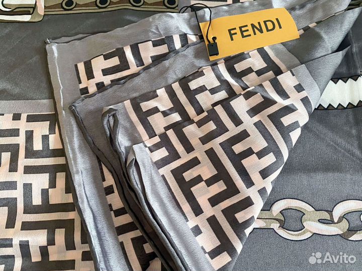 Женский шелковый платок Fendi
