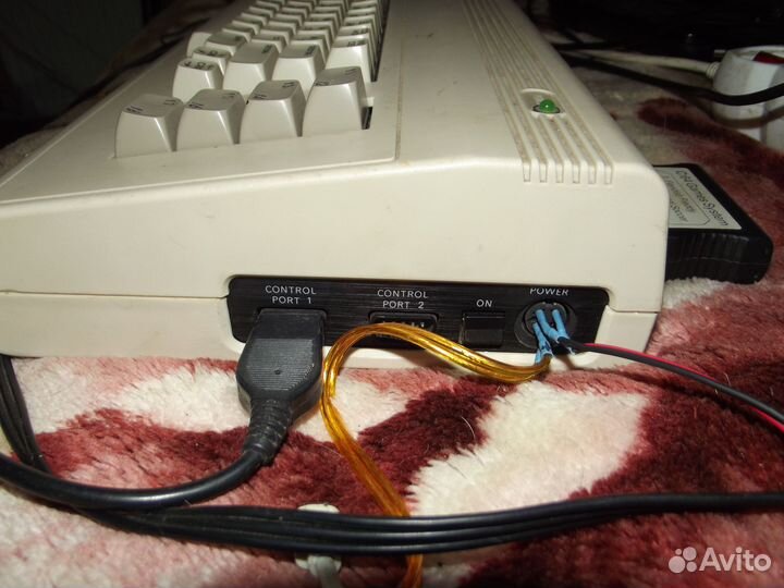 Игровая приставка Commodore 64