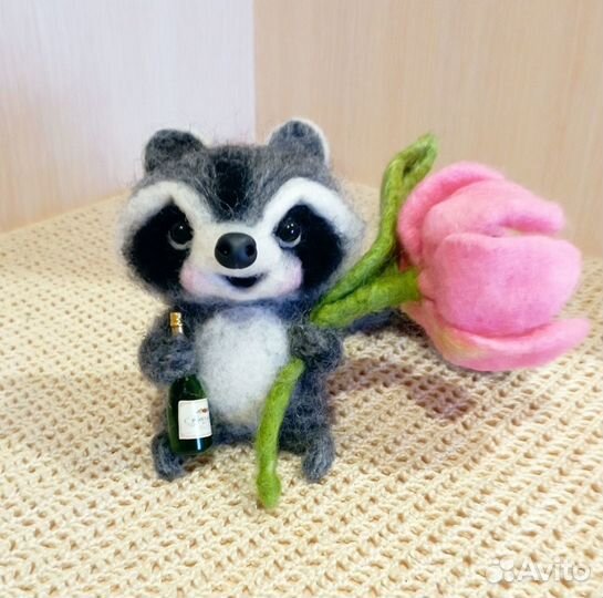 Игрушка енот валяная коллекционная