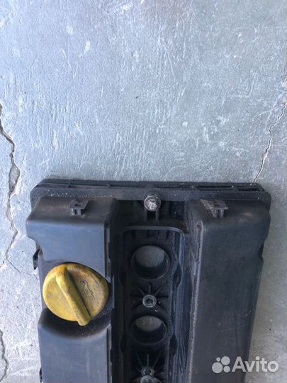 Клапанная крышка Opel Astra H 2004-2014