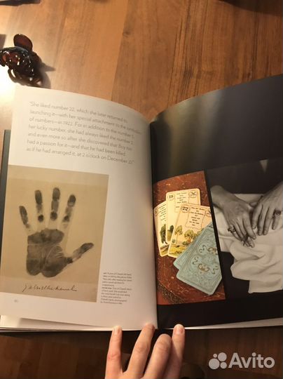 Книга Intimate Chanel by Isabelle Fiemeyer