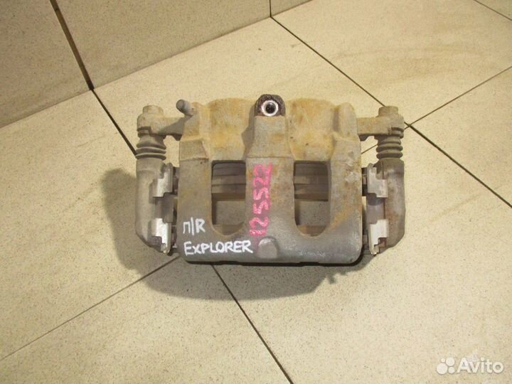 Суппорт передний правый Ford Explorer 5 (U502)