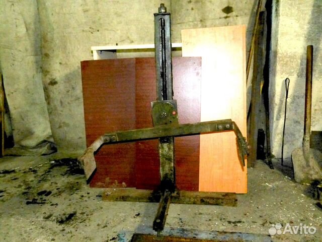 Подъёмник опрокидователь автомобильный