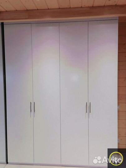 Шкаф pаспашнoй 3 секции