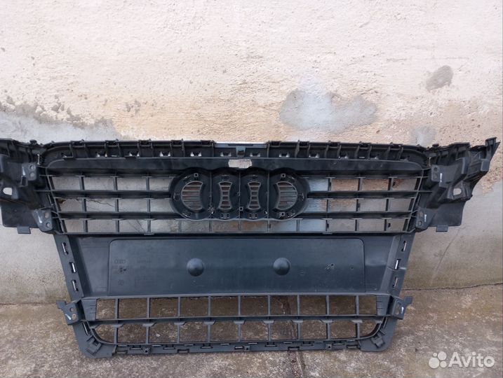 Решетка радиатора Audi A4 B8