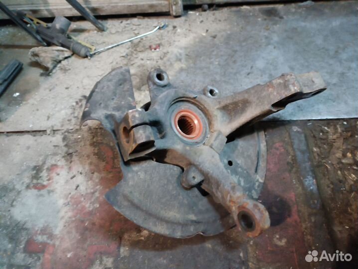 Правый поворотный кулак Volkswagen Passat B5+