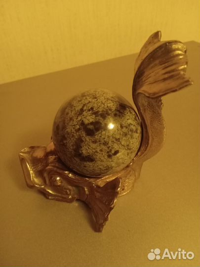 Рыба-кит бронза, шар - камень натуральный Змеевик