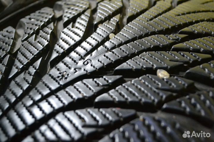 Nokian Tyres Hakkapeliitta R2 215/60 R16