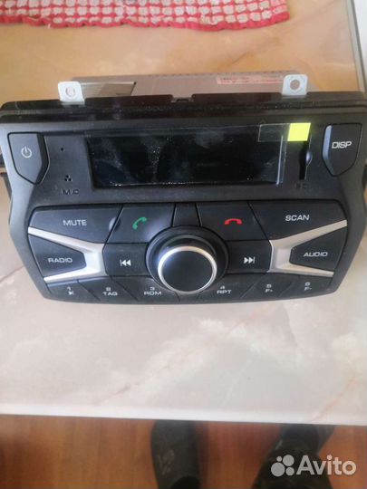 Штатная магнитола на Весту