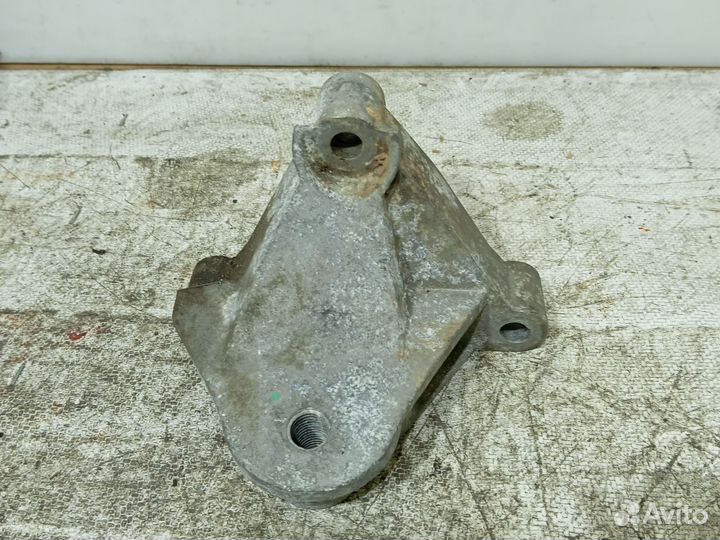 Кронштейн двигателя Renault Scenic 2