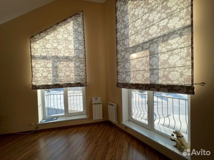 Светлые шторы на косые окна