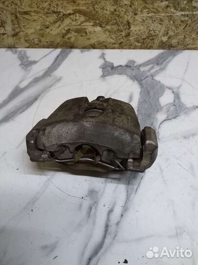 Передний правый левый суппорт mazda 3 BK