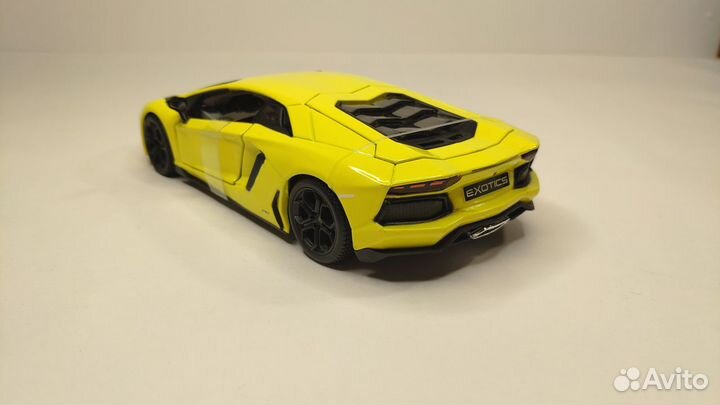 Lamborghini Aventador LP 700-4 Maisto 1:24
