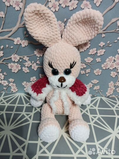 Вязаная игрушка Заяц
