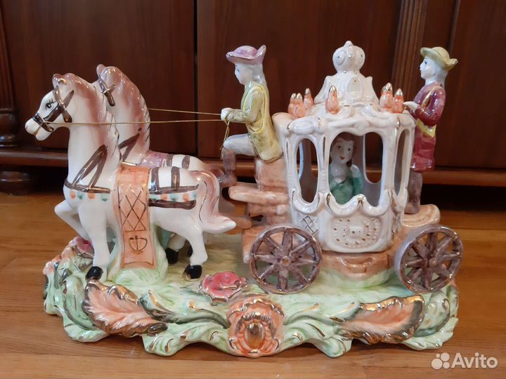 Большая статуэтка Карета