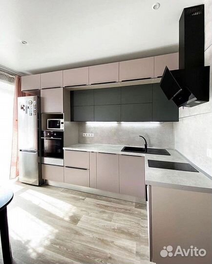 Угловая кухня в три яруса в рассрочку