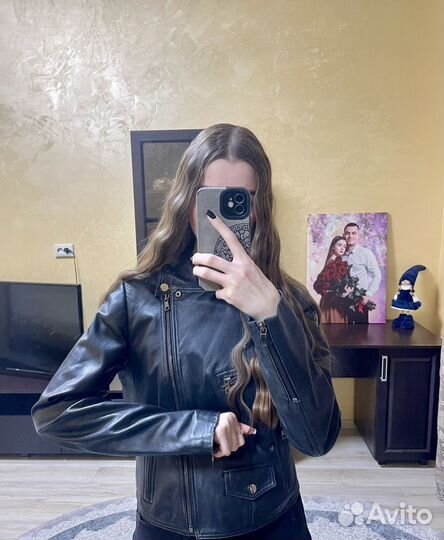 Продам кожанную куртку женскую
