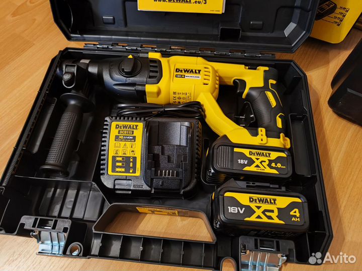 Перфоратор DeWalt DCH133M2