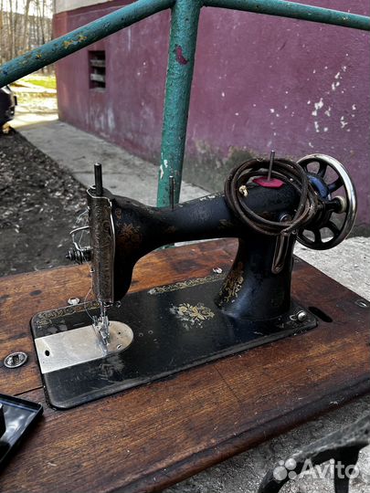 Швейная машинка зингер ножная