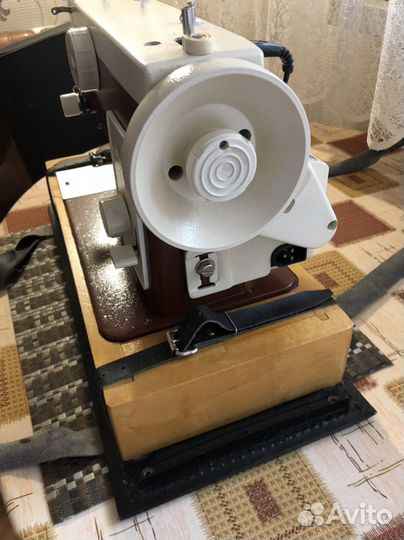 Швейная машина Чайка 132м