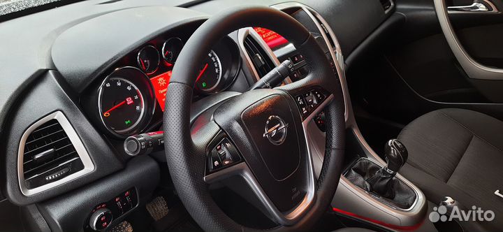 Opel Astra, 2011