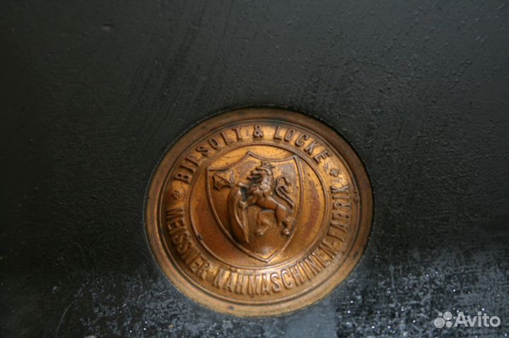 Продаю антикварную швейную машинку