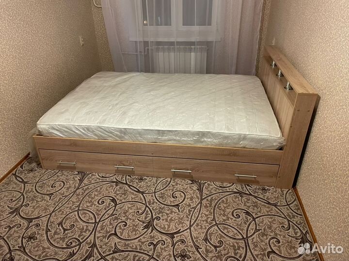 Кровать с матрасом