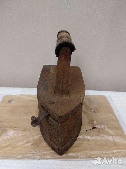 Угольный утюг