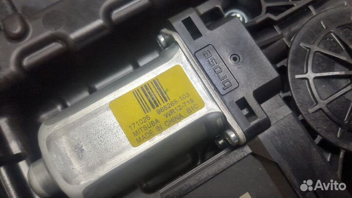 Стеклоподъемник электрический левый передний Volvo S90